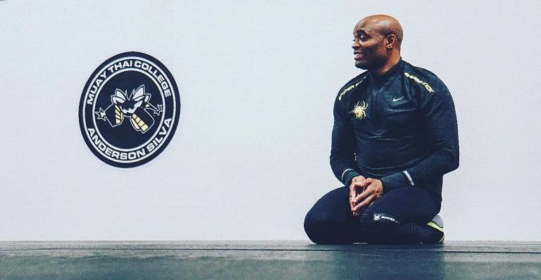 Anderson Silva ‘detona’ presidente do UFC em entrevista: ”Pensa um cara pão duro”