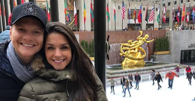 Thaís Fersoza e Michel Teló mostram que fazem tudo juntos e encantam a web com tanto amor