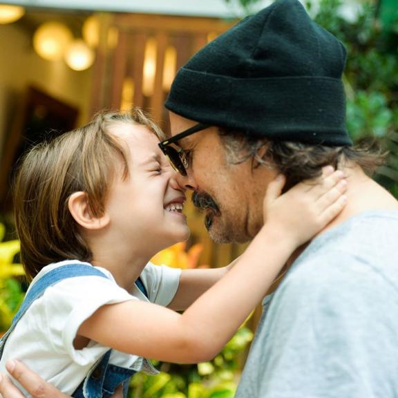 Alinne Moraes divide cliques raríssimos com o filho, Pedro