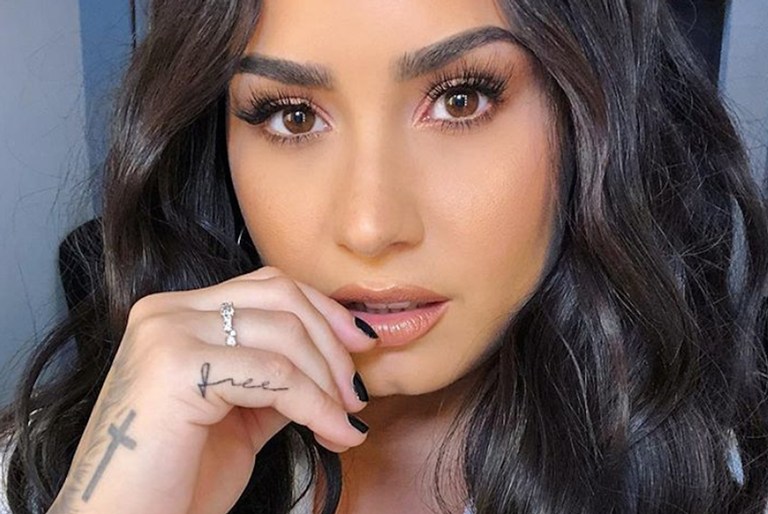 Fã brasileira LGBTQ+ agradece Demi Lovato após apoio e diz ter se assumido por sua causa