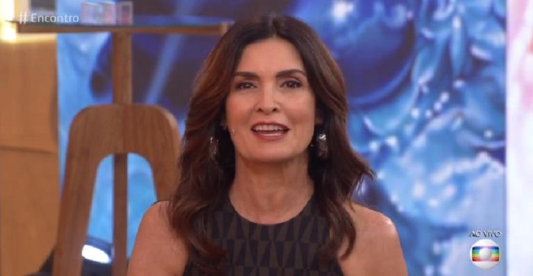 Fátima Bernardes fica feliz com retorno de cantor e faz convite especial ao vivo