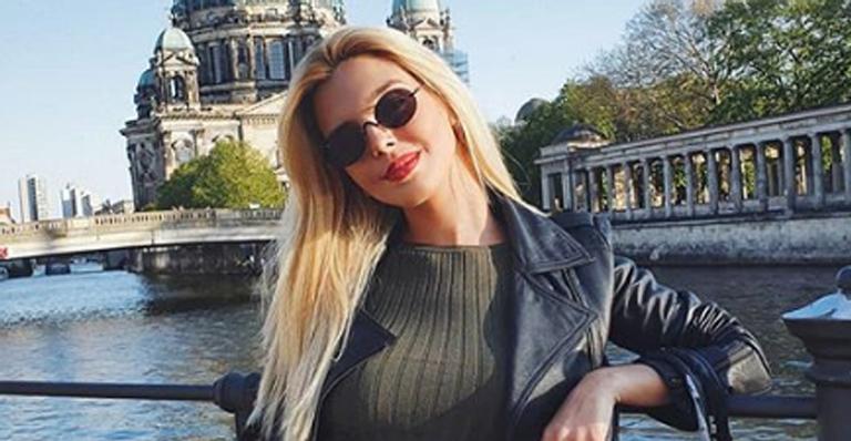 Giovanna Lancellotti posa nua na banheira e arranca suspiros