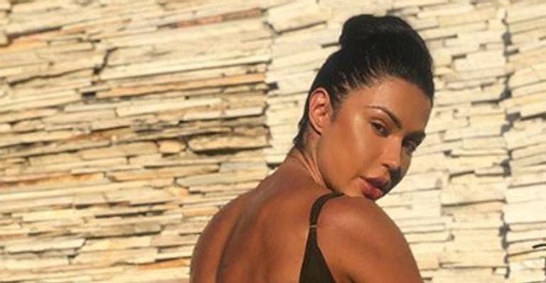 Gracyanne Barbosa esbanja flexibilidade e choca internautas com coreografia ousada