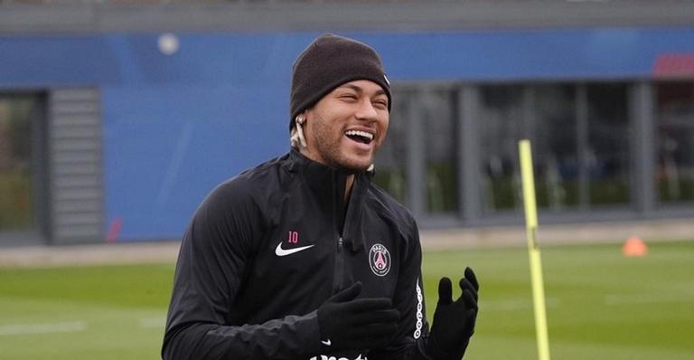 Neymar celebra encontro com um de seus maiores ídolos: ”Melhor dia da minha vida”