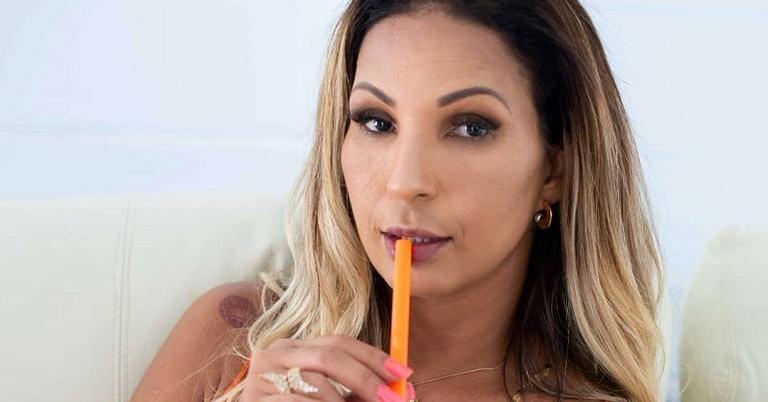 Valesca Popozuda mostra demais com body transparente ousado