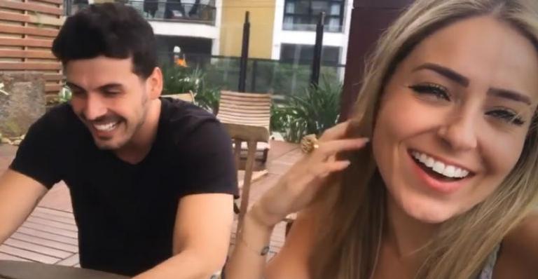Paula e Maycon se encontram e afirmam: ”Agora podemos falar nossa merda em paz”