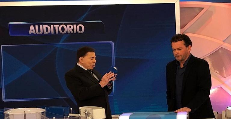 Ex-apresentador da TV Globo causa nas redes sociais ao aparecer ao lado de Silvio Santos