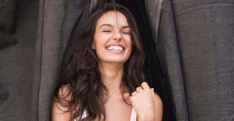 Isis Valverde leva web à loucura ao posar sem sutiã em clique deslumbrante