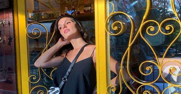 Isis Valverde se declara para marido e filho em um registro encantador