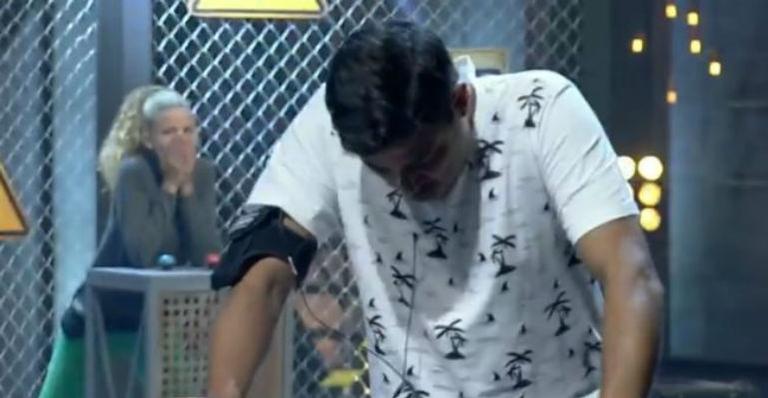 Homens levam choque elétrico durante prova no ‘Power Couple Brasil’