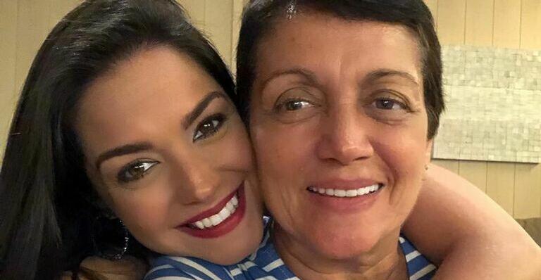 Thaís Fersoza leva a mãe para comer seu prato favorito