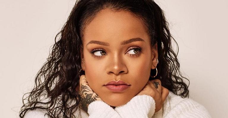 Afastada das paradas musicais, marca de Rihanna ganha status de grife