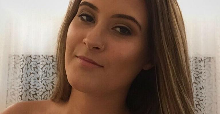 Ela cresceu! Filha de Fátima Bernardes exibe corpão de biquíni na praia