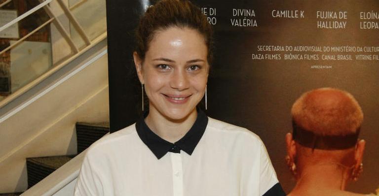 Leandra Leal aparece em clique raro com a filha e ganha beijos às vésperas do Dia das Mães