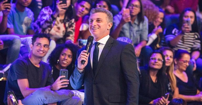 Luciano Huck se retrata após acusações de comentários machistas nas redes sociais