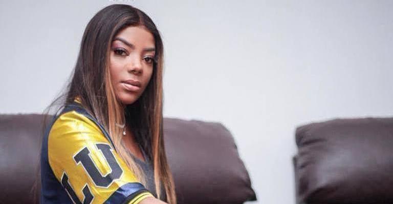 Ludmilla escolhe look super exótico e divide opiniões na web