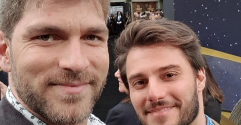 Hugo Bonemer nega ter sofrido preconceito após assumir namoro