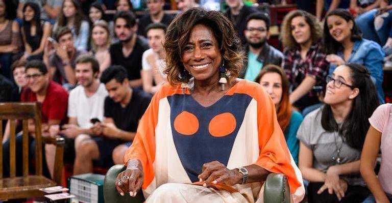 No Dia das Mães, Glória Maria posa com as filhas e faz apelo: ”Não precisamos de um dia comercial”