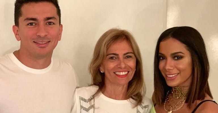 Em Buenos Aires, Anitta aproveita dia de folga com a família
