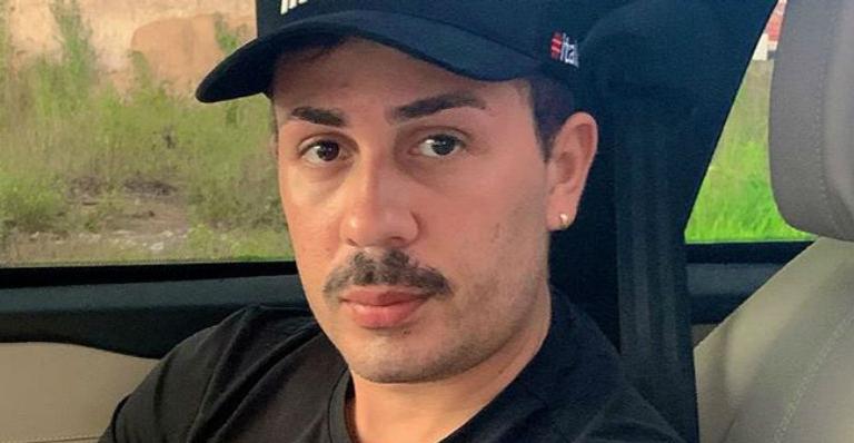 Carlinhos Maia desabafa sobre a infância e revela que sentia vergonha da mãe adotiva