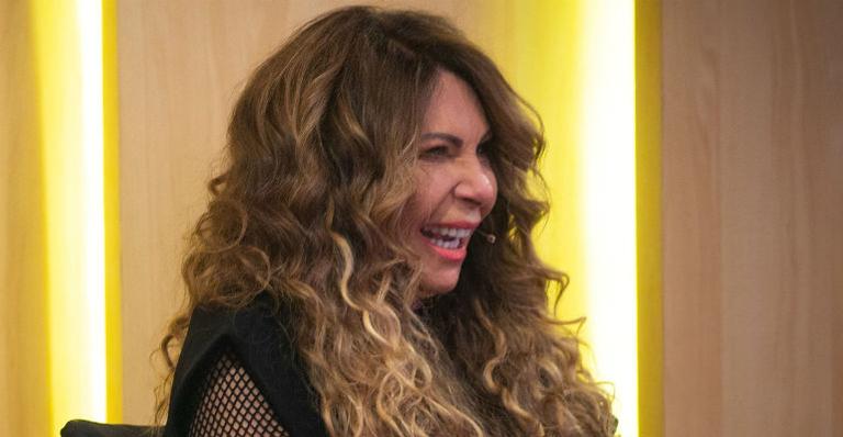 Elba Ramalho chora com homenagem das filhas no ‘Tamanho Família’