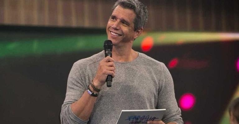 Marcio Garcia responde seguidor homofóbico que criticou beijo gay dado em seu programa