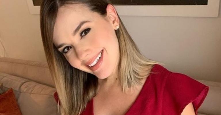 Thaeme Mariôto aparece muito cansada, com cabelo desarrumado e mostra olheiras novamente