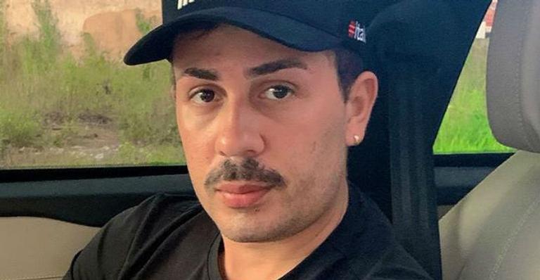 Carlinhos Maia mostra boa forma de sunga e ‘volume’ chama atenção