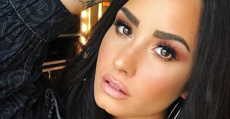 Demi Lovato surpreende e posta fotos sensuais com mensagem de autoestima e aceitação