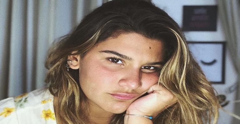 Giulia Costa abusa da flexibilidade e impacta os internautas com curvas definidas