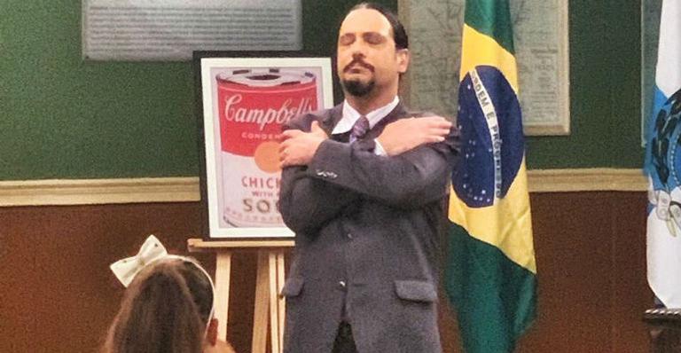 Lucio Mauro Filho volta a gravar ‘Escolinha’ e homenageia o pai