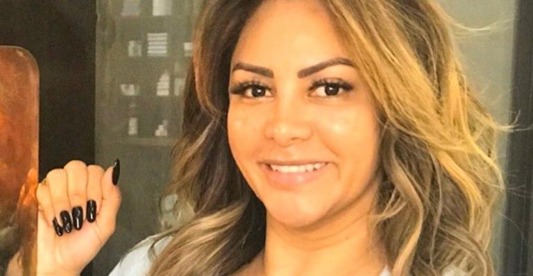 Cantora famosa poe corpão para jogo em praia e fãs comentam: ”Deus me livre”