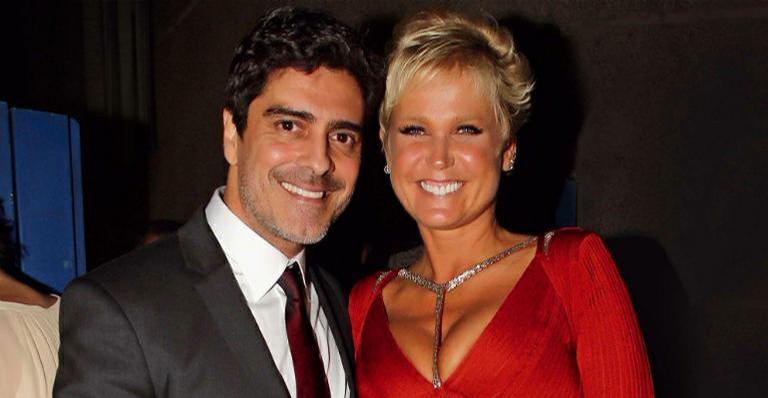 Junno Andrade e Xuxa Meneghel aparecem nus em momento íntimo