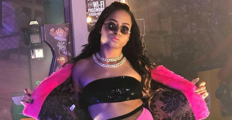 Após disputa com gravadora, MC Loma lança novo videoclipe e faz sucesso: ”Tô de volta na função”