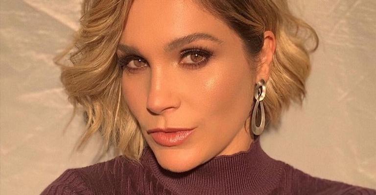 Flávia Alessandra arranca fôlego de internautas com foto na praia: ”Corpo inacreditável”