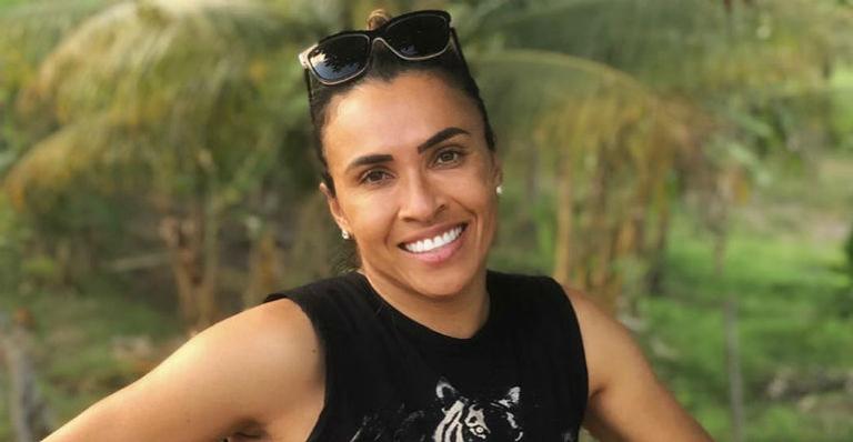 Jogadora Marta engata namoro com colega de time e brasileiros comemoram: ”Mais um gol”