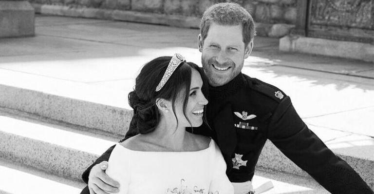 Completando um ano de casados, Meghan Markle e príncipe Harry publicam fotos inéditas da cerimônia