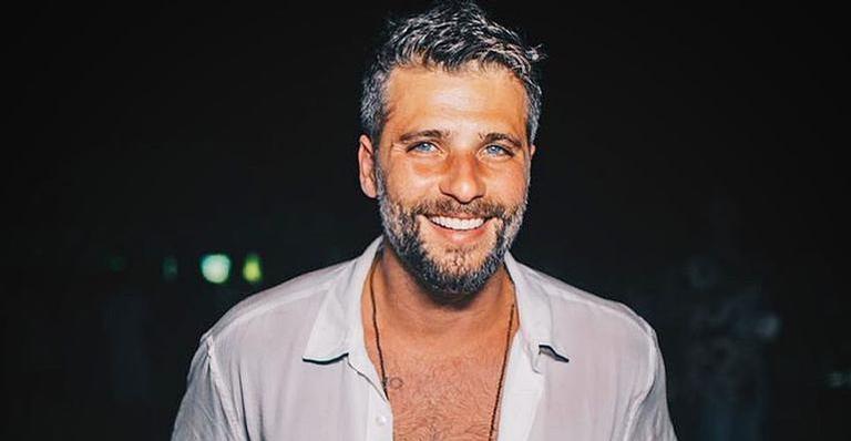 Com o fim da novela, Bruno Gagliasso decide fazer nova tatuagem com significado