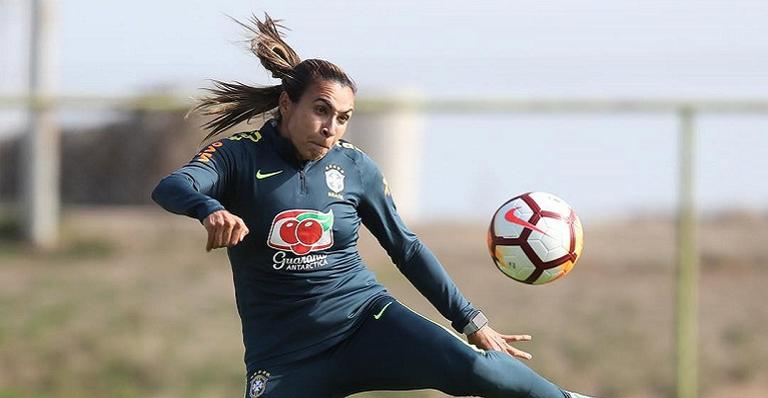 Seleção Brasileira feminina embarca para Europa visando ‘renascer’ na Copa do Mundo