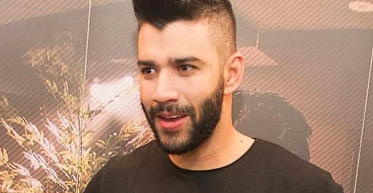 Gusttavo Lima aparece de regata e choca fãs com corpo super musculoso