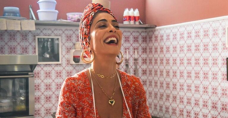 Acessórios dourados usados por Juliana Paes em ‘A Dona do Pedaço’ promete conquistar as ruas