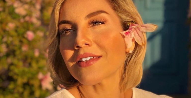Blogueira, Patrícia Costa, Choca internautas ao exibir tanquinho após gestação: ”Não foi milagre”