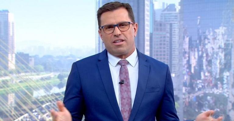 Rodrigo Bocardi dá ‘abraço coletivo’ durante o Bom Dia Brasil e diverte apresentadores globais