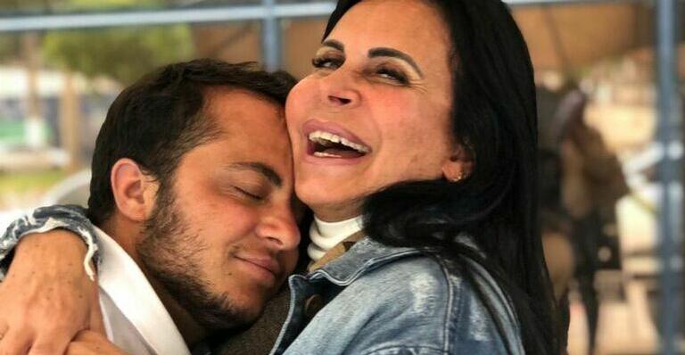 Thammy Miranda perde a paciência e dá patada em seguidora que criticou vestido de Gretchen