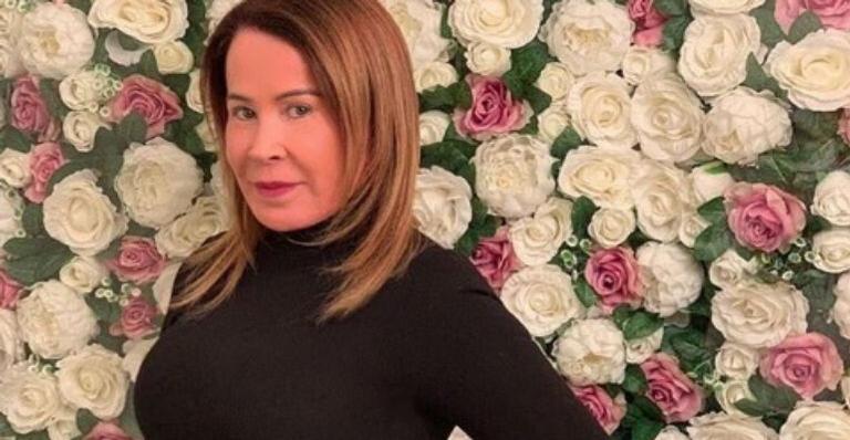 Decotadíssima, Zilu Camargo rouba a cena ao se vestir de noiva