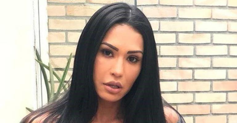 Gracyanne Barbosa exagera no treino e rosto cheio de veias impressiona