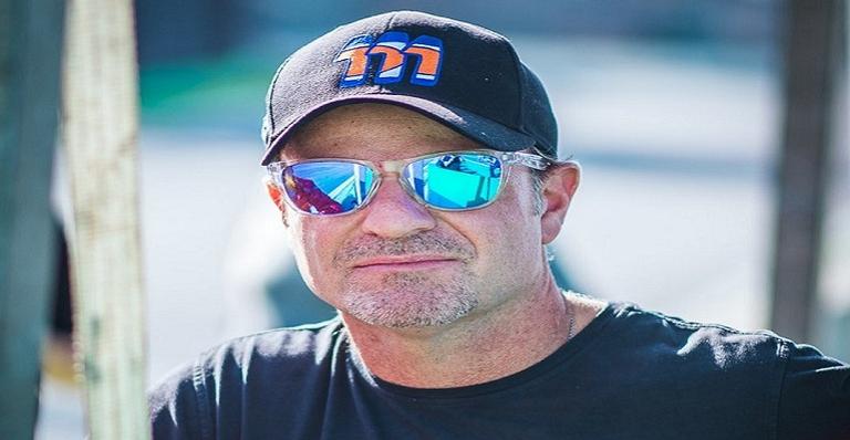 Rubinho Barrichello surpreende web ao postar foto rara ao lado de seu pai