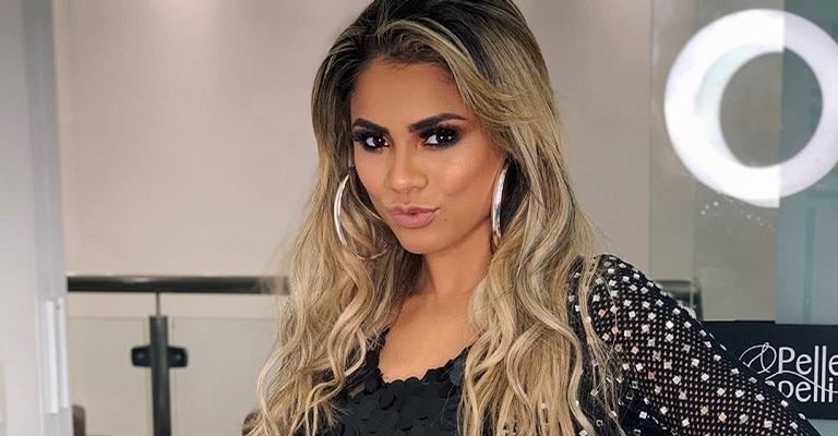 Sensual, Lexa exibe corpo em foto pra lá de picante e fãs brincam: ”Acabou a autoestima”