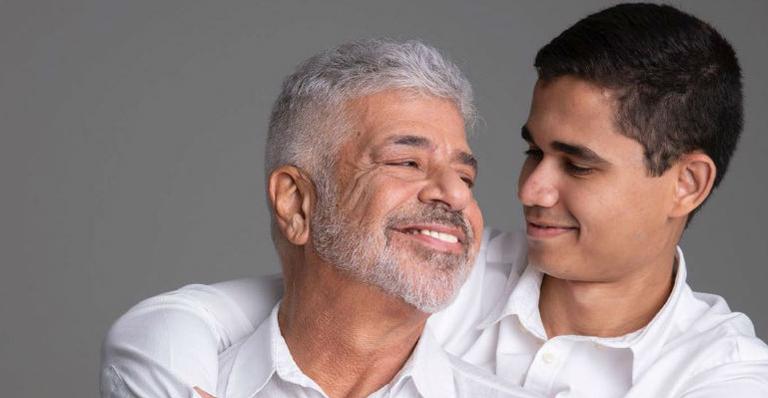 Lulu Santos lança novo álbum inspirado no romance com Clebson Teixeira e se diz ‘apaixonado’