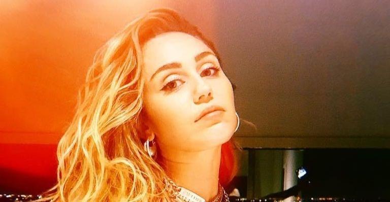 Entregando tudo o que os fãs querem, Miley Cyrus divulga teaser do EP ”She Is Coming”